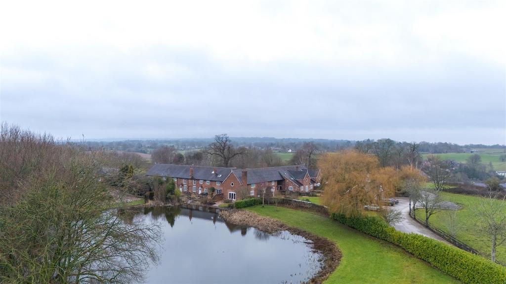 4 Beeston Hall Mews-3.jpg