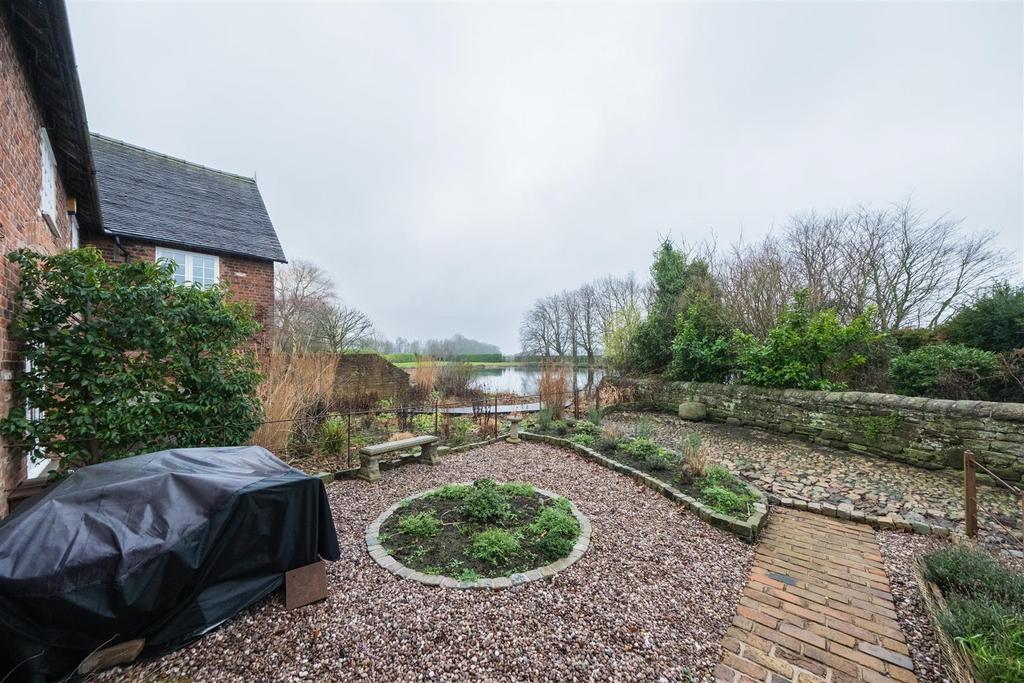 4 Beeston Hall Mews-004.JPG