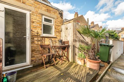 2 bedroom flat for sale, Balvernie Grove, Southfields, SW18