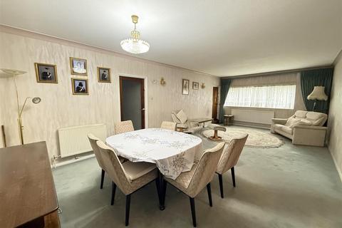 3 bedroom ground floor flat for sale, Lodge Close, Edgware HA8