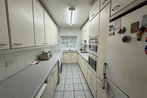 3 bedroom ground floor flat for sale, Lodge Close, Edgware HA8