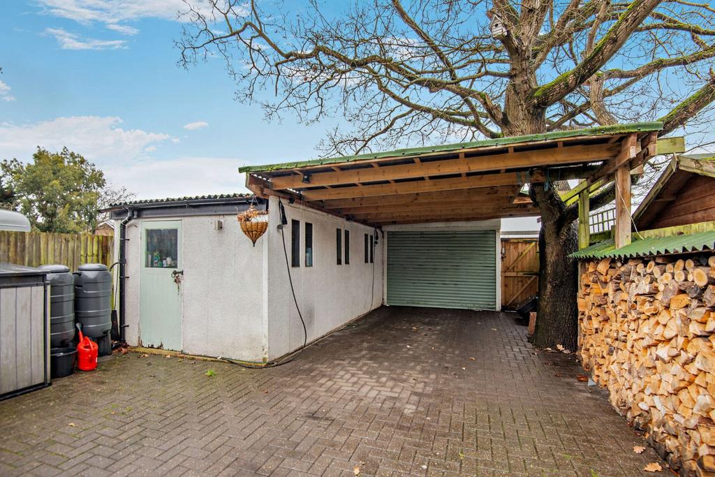 Garage & Carport