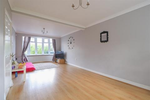 3 bedroom terraced house to rent, The Earls Croft, Coventry CV3