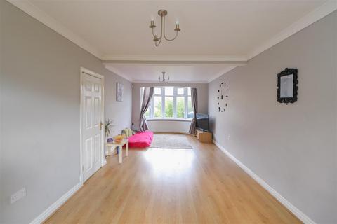 3 bedroom terraced house to rent, The Earls Croft, Coventry CV3