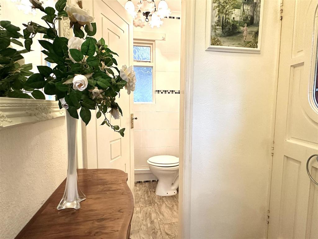 INNER HALL &amp; WC