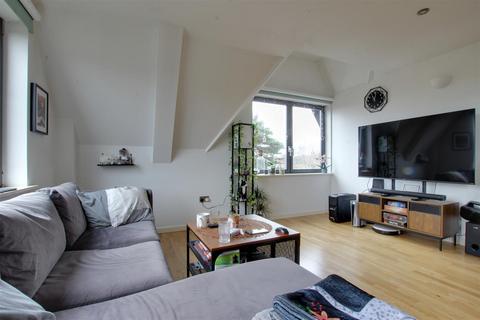 2 bedroom flat for sale, Fox Lane, London