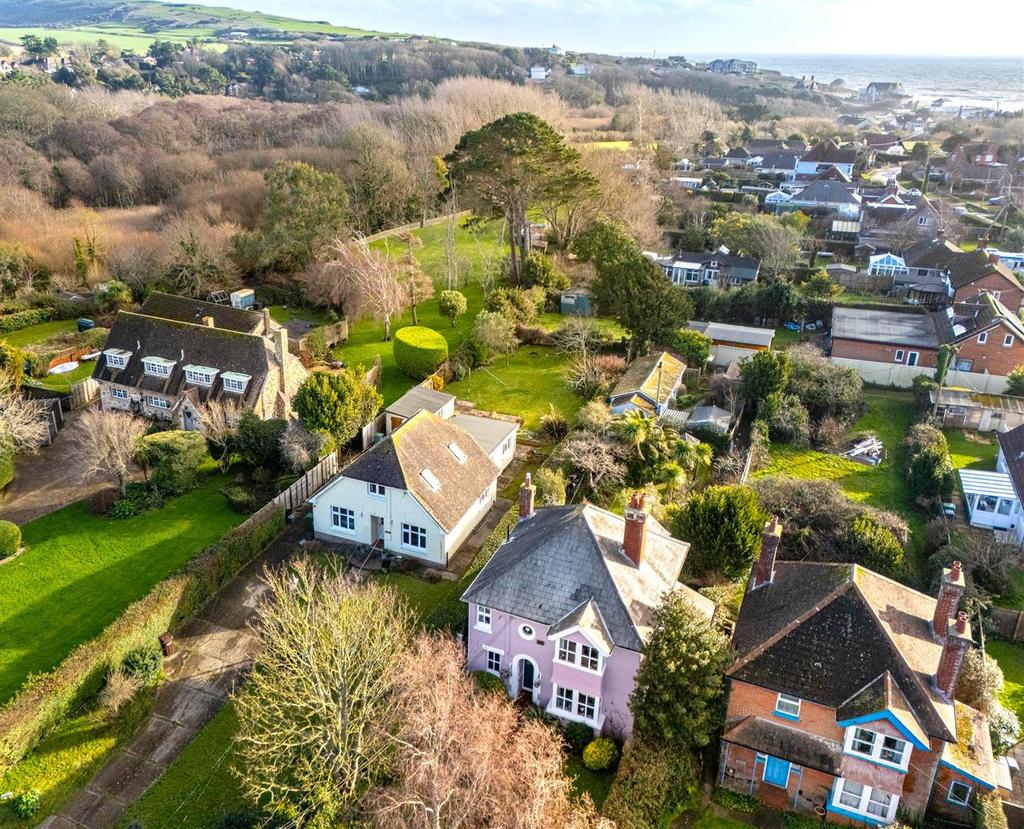Drone photo showing the front and location to Fres