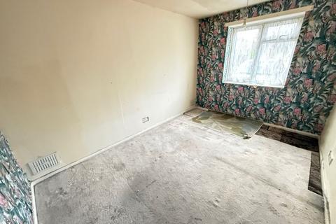 2 bedroom apartment for sale, Brunswick Gardens, Halifax HX1