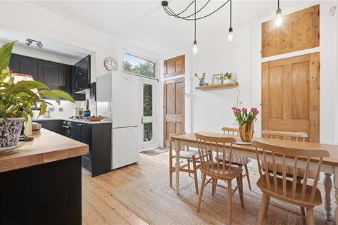 2 bedroom maisonette for sale, Nevis Road, London, SW17