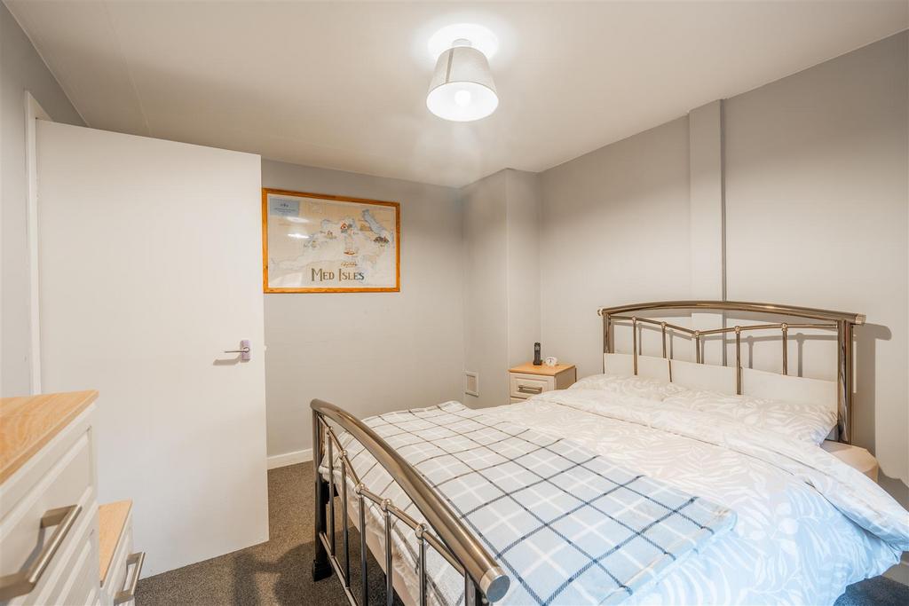 Bedroom.2.jpg
