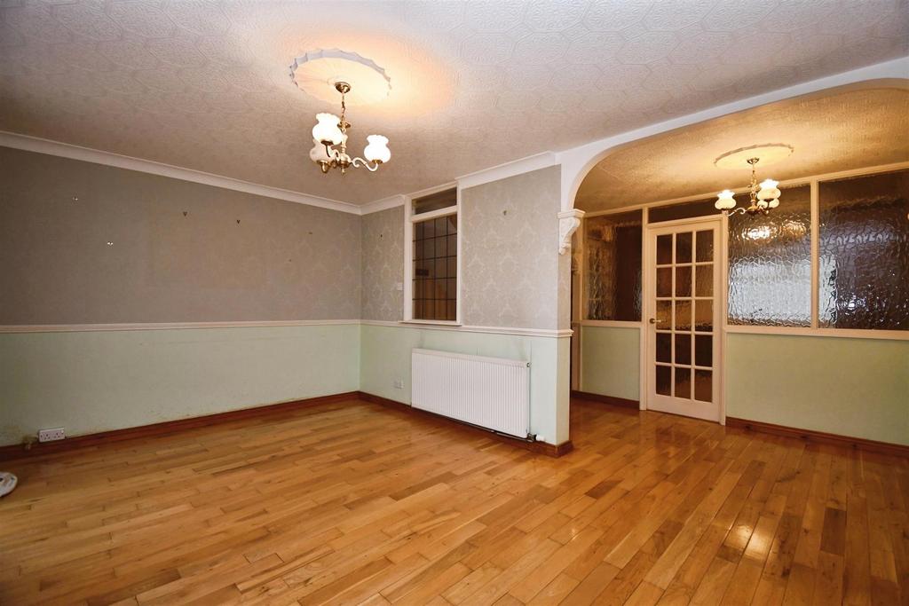 Open plan lounge / dining area