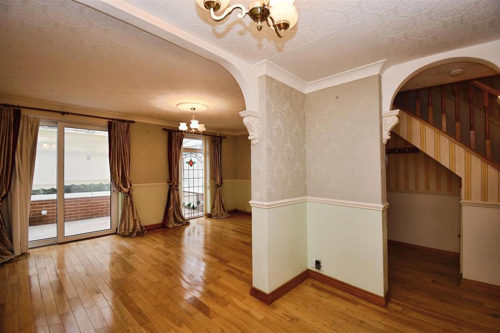 Open plan lounge / dining area
