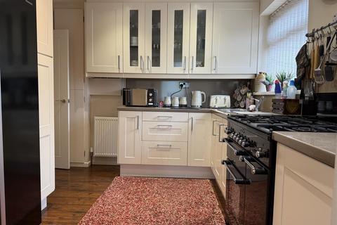 2 bedroom semi-detached bungalow for sale, Heaton Avenue, Huddersfield HD5