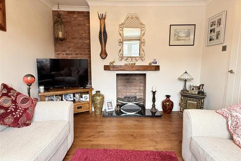 2 bedroom semi-detached bungalow for sale, Heaton Avenue, Huddersfield HD5