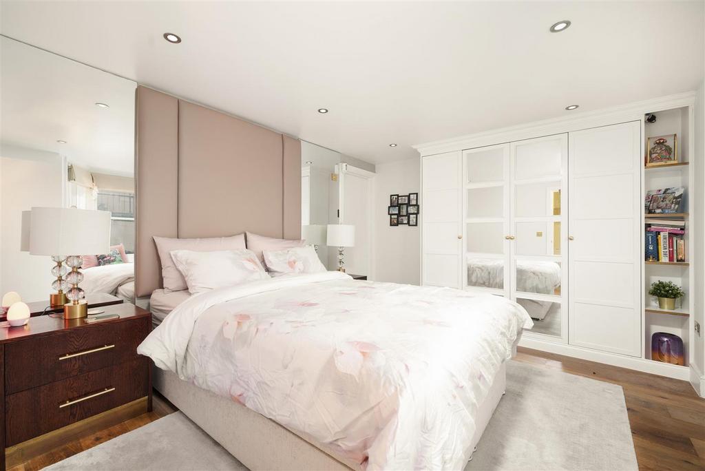 Principal bedroom - Shirland Road
