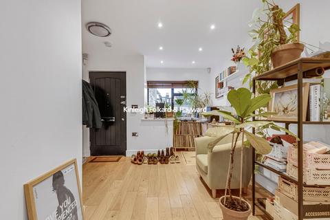 2 bedroom property to rent, Barn Street, Stoke Newington, N16