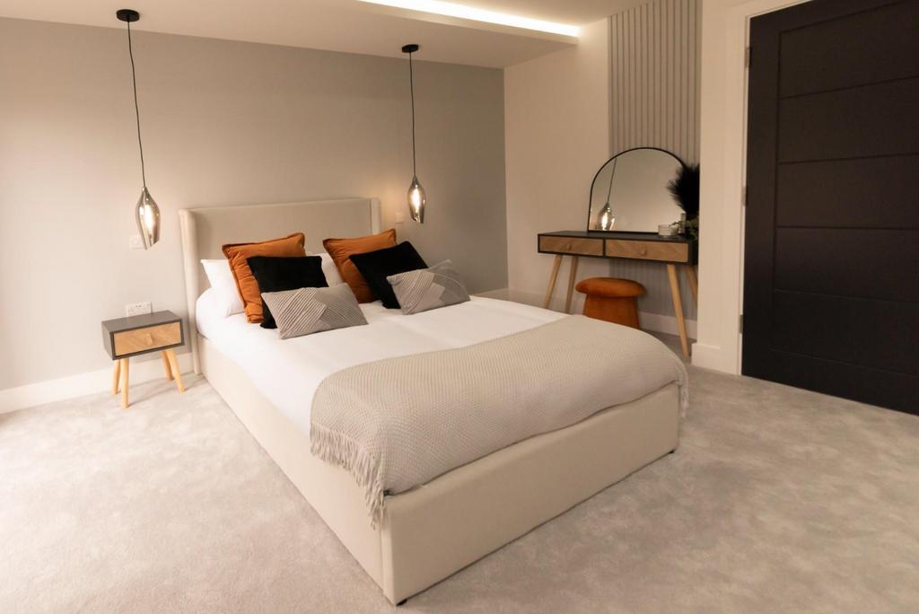 Bedroom 1 A.jpg