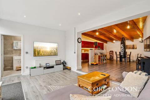 undefined, Ealing Common, Ealing, W5