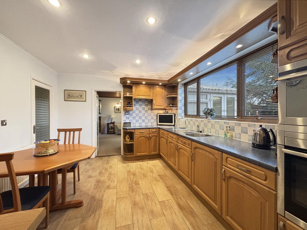 Kitchen/ Breakfast Room