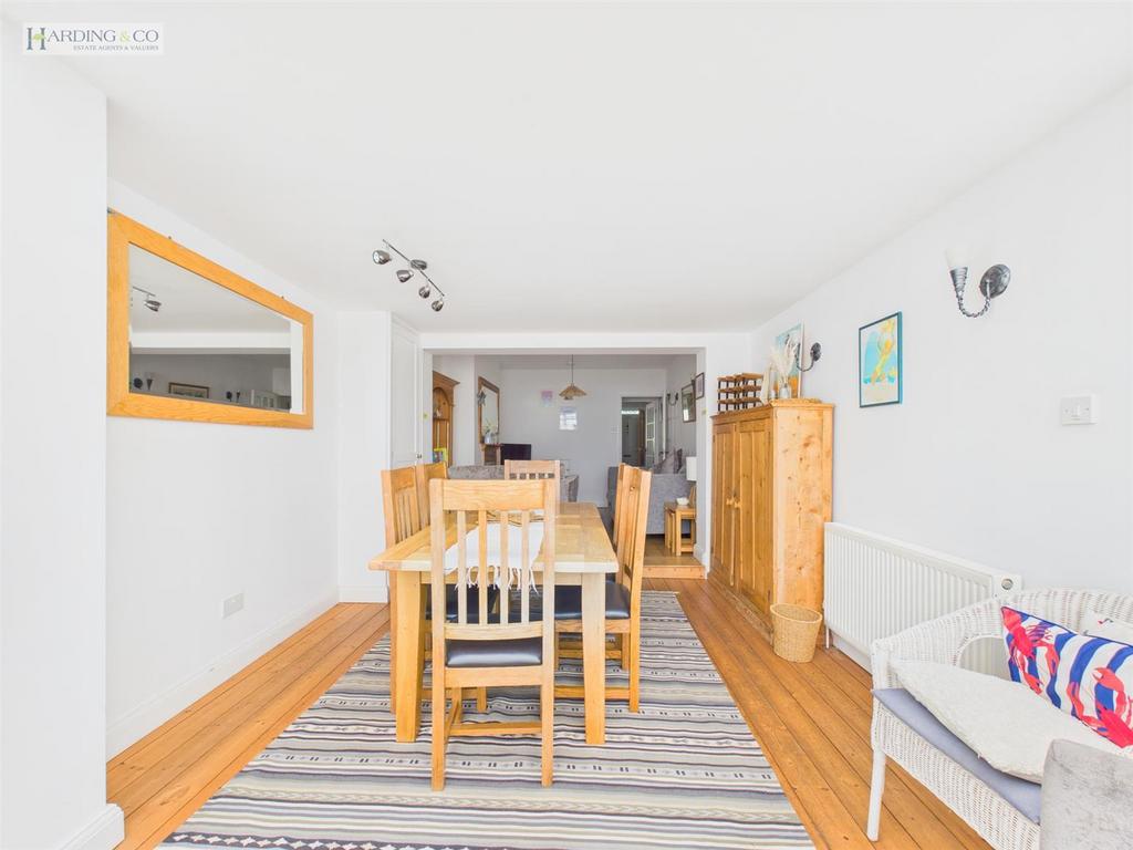Dining area .1