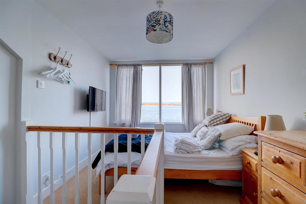 Bedroom 1 .2.jpg