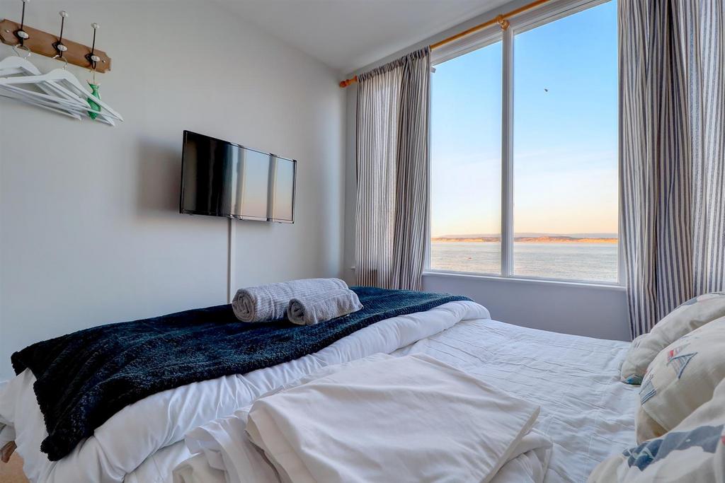 Bedroom 1 .1.jpg