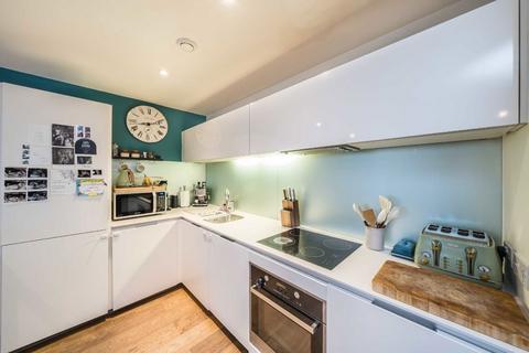 2 bedroom flat for sale, Hardwicks Square, London SW18