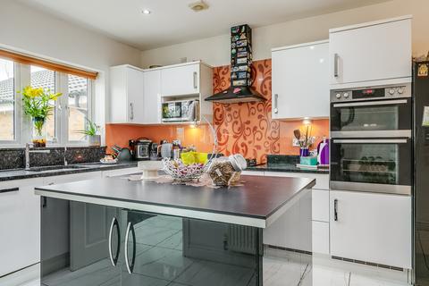 5 bedroom detached house for sale, Crispin Drive, Bedford, MK41