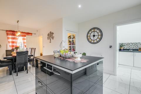 5 bedroom detached house for sale, Crispin Drive, Bedford, MK41