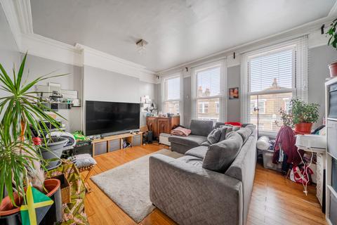 3 bedroom apartment for sale, Muirkirk Road, London