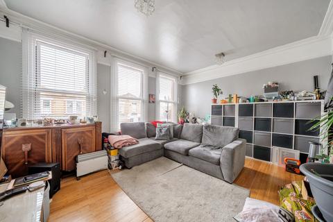 3 bedroom apartment for sale, Muirkirk Road, London