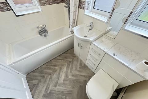undefined, Bloomfield Avenue, Luton, Bedfordshire, LU2 0PS