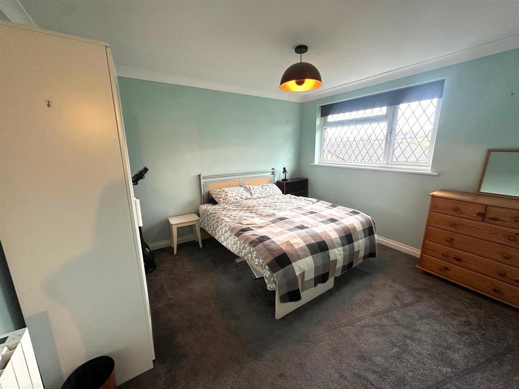 Bed 1.jpg