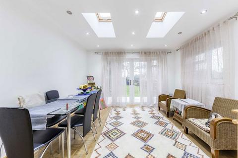 3 bedroom house to rent, Cannon Hill Lane, London SW20