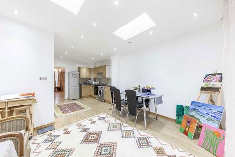 3 bedroom house to rent, Cannon Hill Lane, London SW20