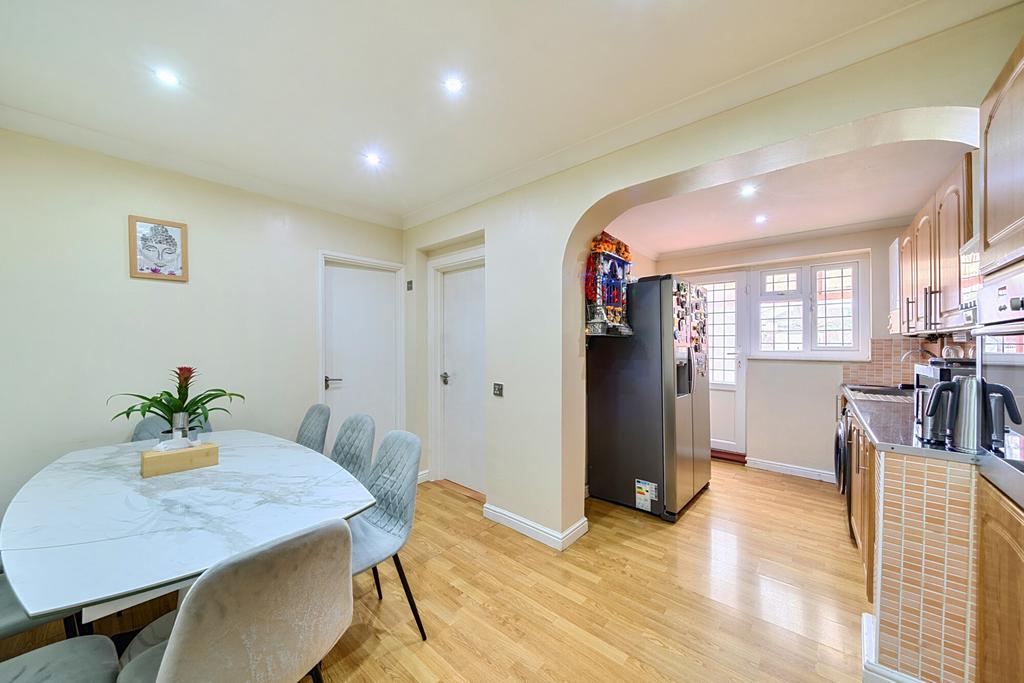 1402911 17 697758...