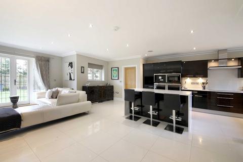 6 bedroom detached house for sale, The Spinney, Gerrards Cross, Buckinghamshire, SL9
