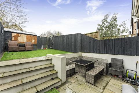 3 bedroom terraced house for sale, Thatchers Close, Loughton
