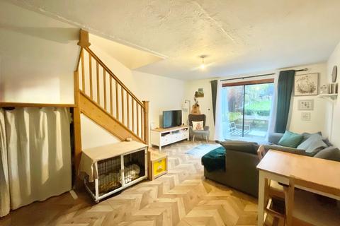 2 bedroom end of terrace house for sale, Ruffin Court, Stone, ST15
