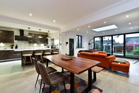 4 bedroom semi-detached house for sale, Tiverton Road, Potters Bar, EN6