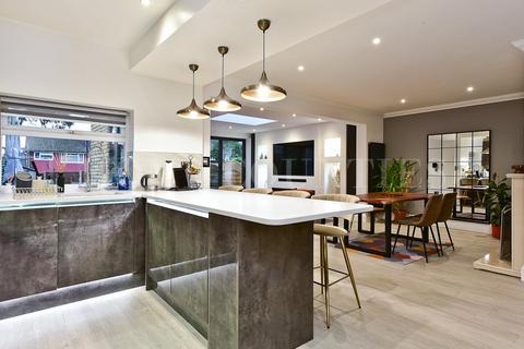4 bedroom semi-detached house for sale, Tiverton Road, Potters Bar, EN6