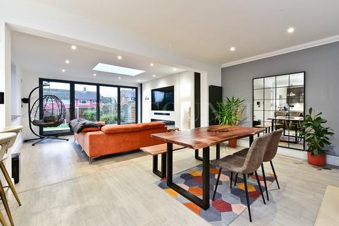 4 bedroom semi-detached house for sale, Tiverton Road, Potters Bar, EN6