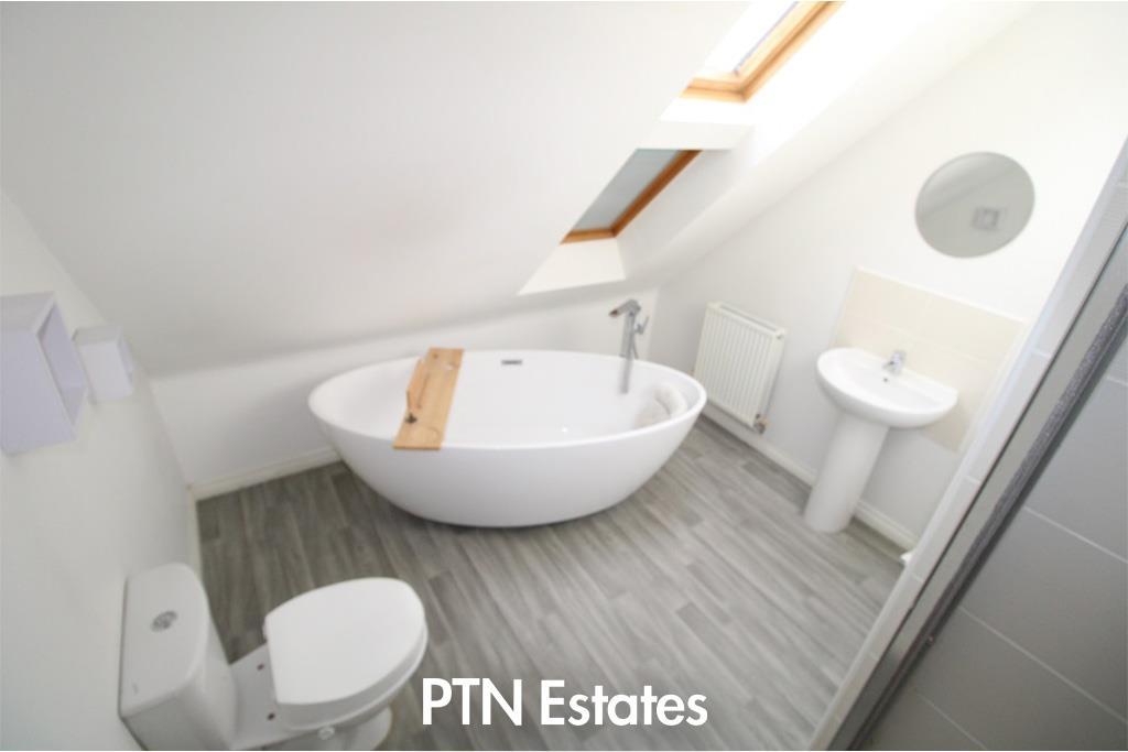 Bath &amp; Shower Ensuite