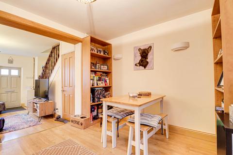 2 bedroom semi-detached house to rent, Albert Street, St. Albans, AL1
