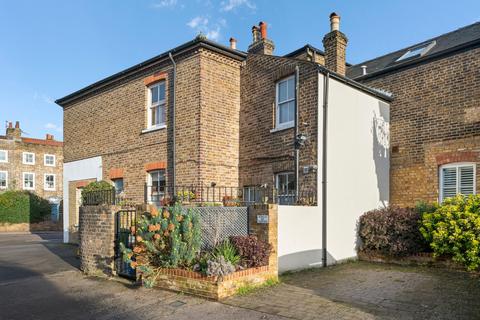 undefined, Station Road, Hampton, TW12