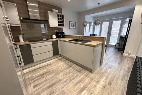 3 bedroom semi-detached house for sale, North Road, Audenshaw