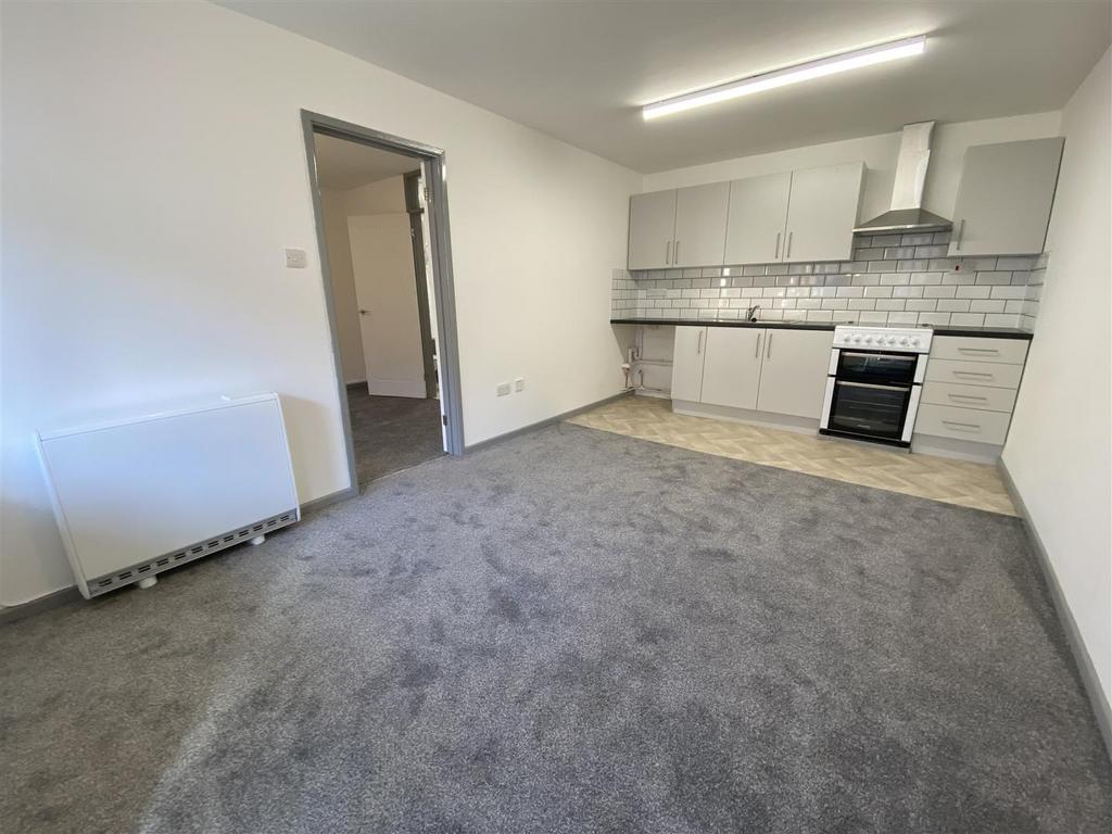 Open Plan Lounge / Kitchen