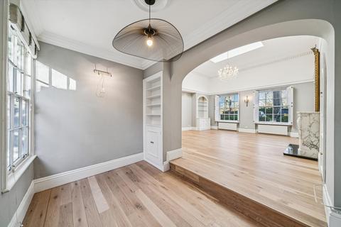 3 bedroom flat to rent, The Keir, London, SW19