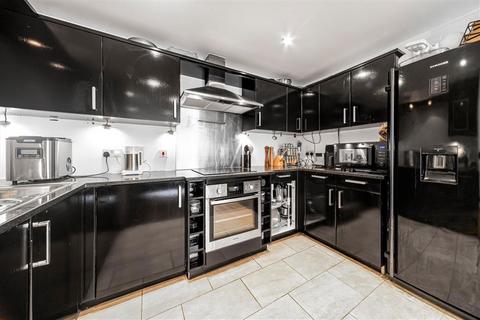 2 bedroom flat for sale, Bowling Green Place, London SE1