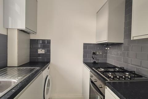 3 bedroom flat to rent, Burnley Road, London NW10